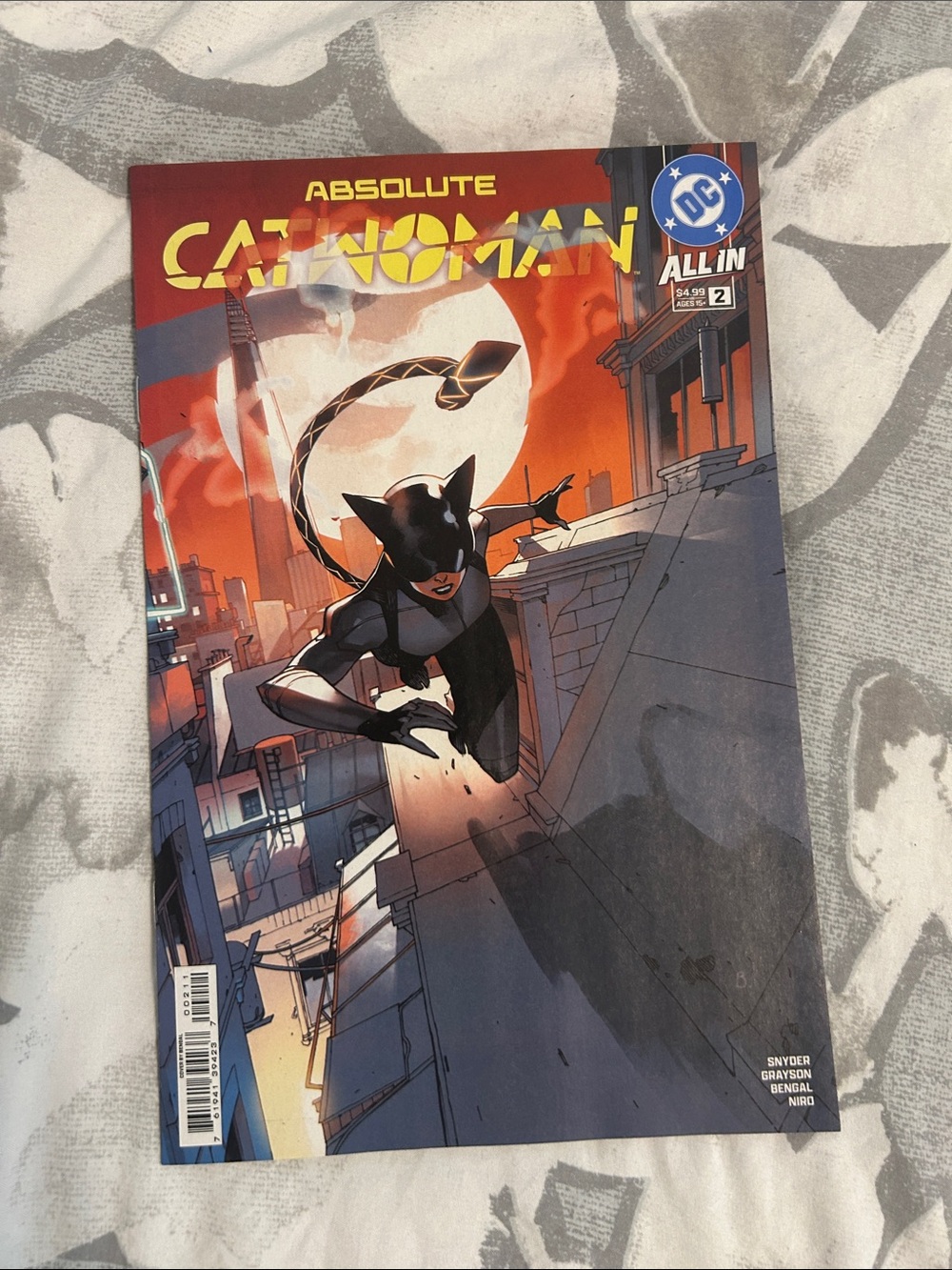 DC Absolute Catwoman Comic Book - number 2
